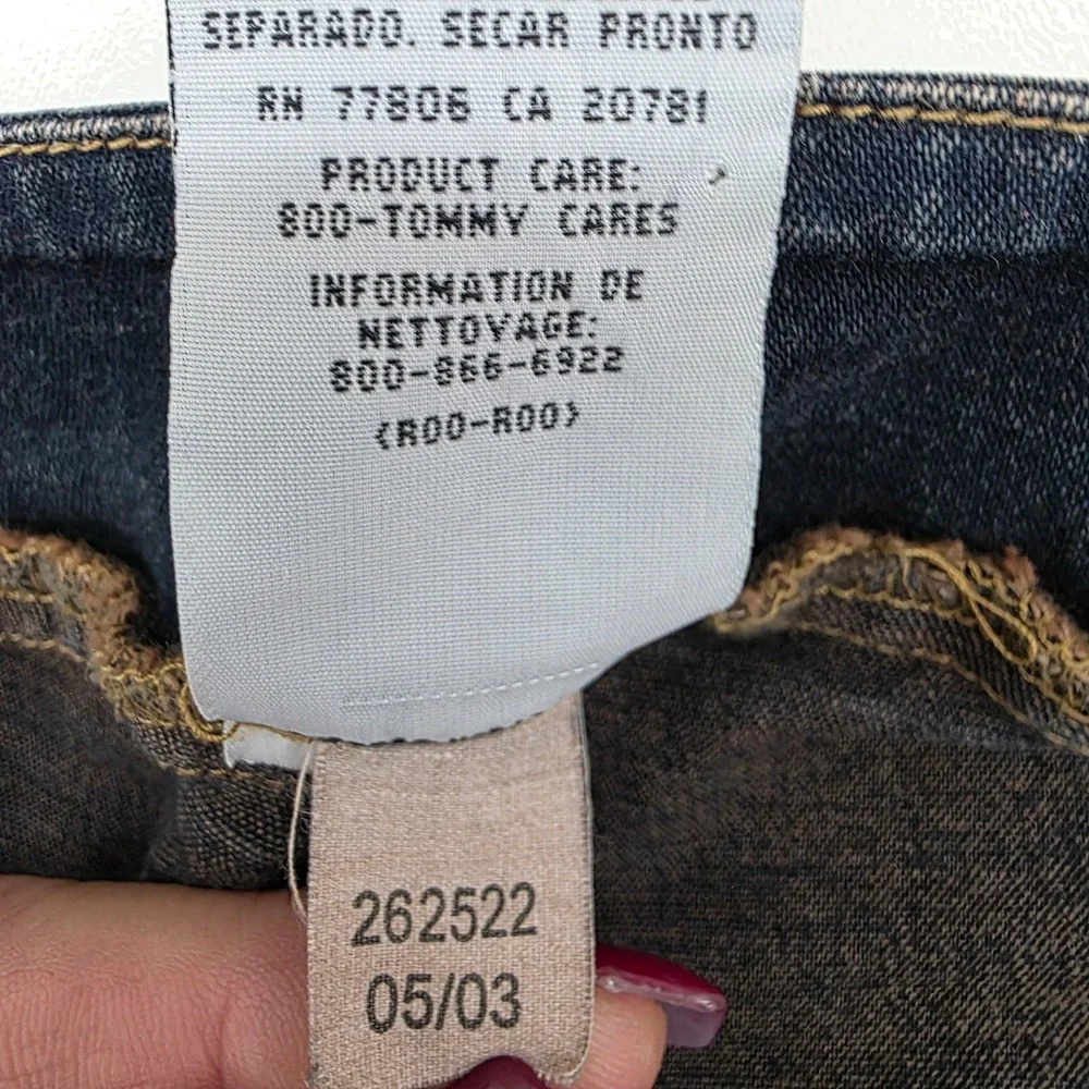 Tommy Hilfiger details 98%